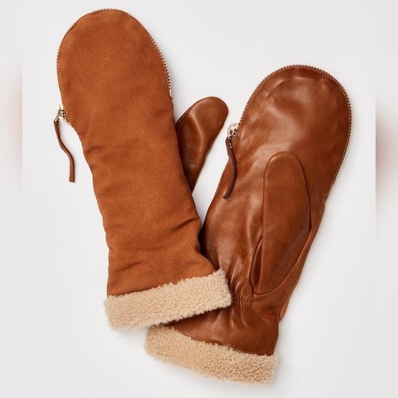 Free People Accessories - FREE PEOPLE x CAROLINA AMATO Shearling Zipper Mittens NWT